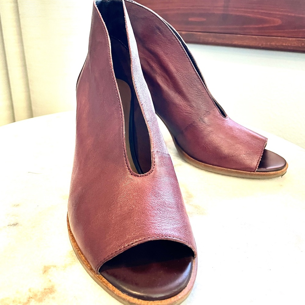 Lucky Brand burgundy ankle boots with front opening